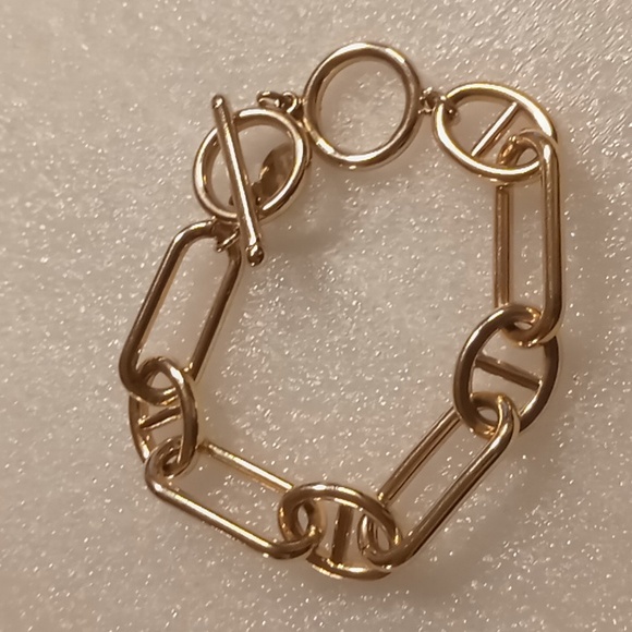 Express chunky paperclip toggle clasp gold tone . - Picture 2 of 5